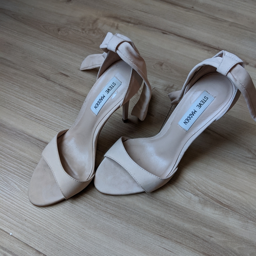 Steve Madden Rose/Nude Tie Heels, Size 6.5